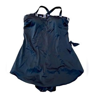 Maxine of Hollywood one piece skirted swimsuit black with white trim siz…